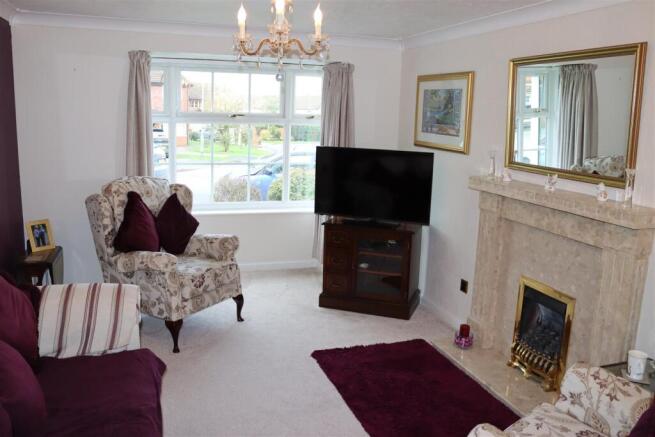 Sunnybank Close, Aldridge photo 4