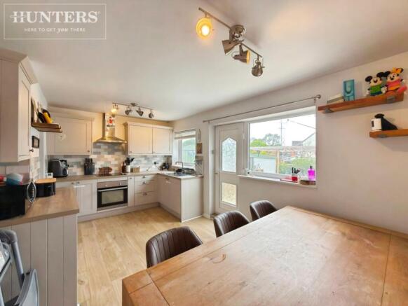 3 bed Semi-Detached for sale Image 6