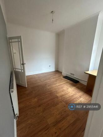 3 bed Terraced to rent Image 5