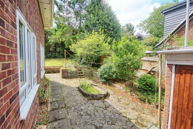 SIDE GARDENS