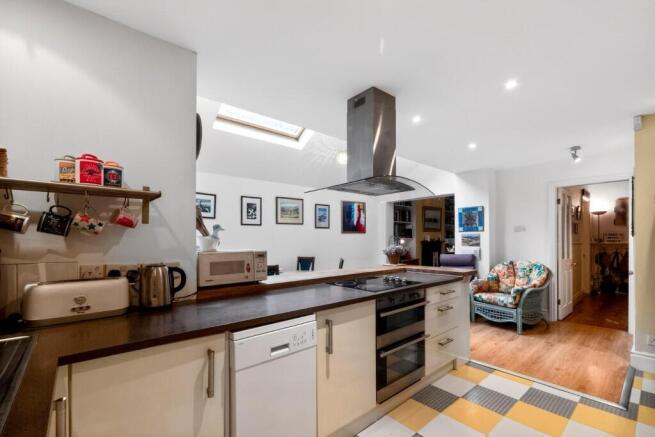 4 bed Terraced for sale Image 6