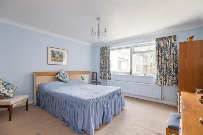 3 bed Apartment for sale Image 9