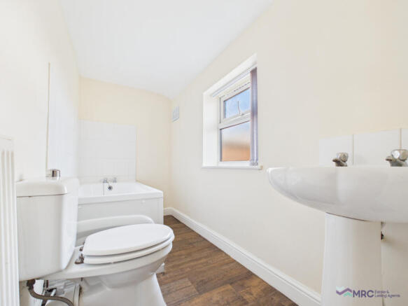 2 bed Terraced to rent Image 9