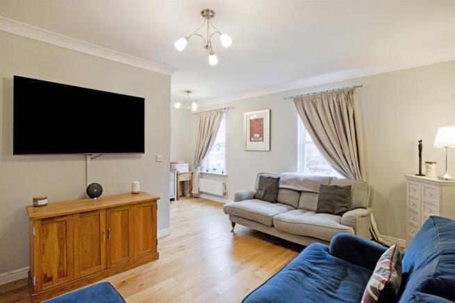 4 bed House for sale Image 9