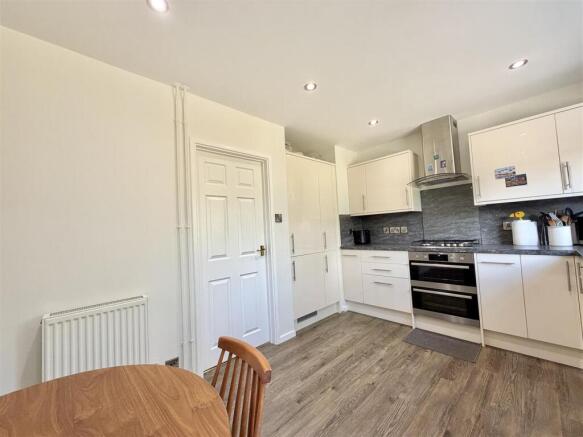 3 bed Semi-Detached for sale Image 10