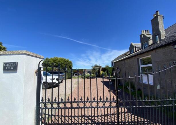 access to rear garden.JPEG
