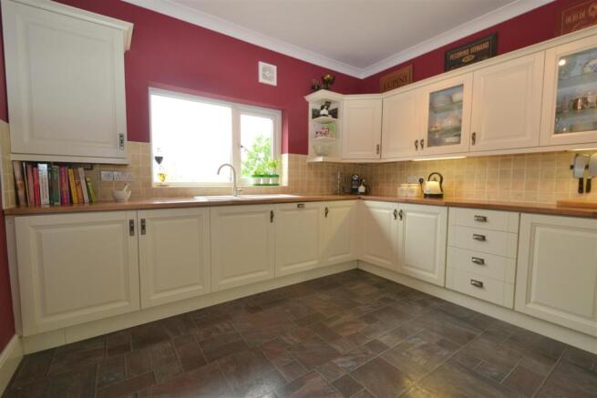kitchen2.JPG