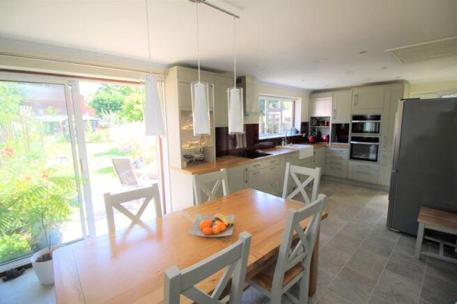 Kitchen  / din...