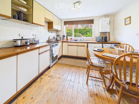 4 bed Detached for sale Image 6