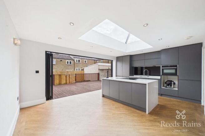 4 bed Semi-Detached for sale Image 7