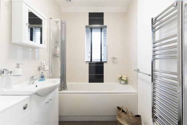 Bathroom (11).jpg