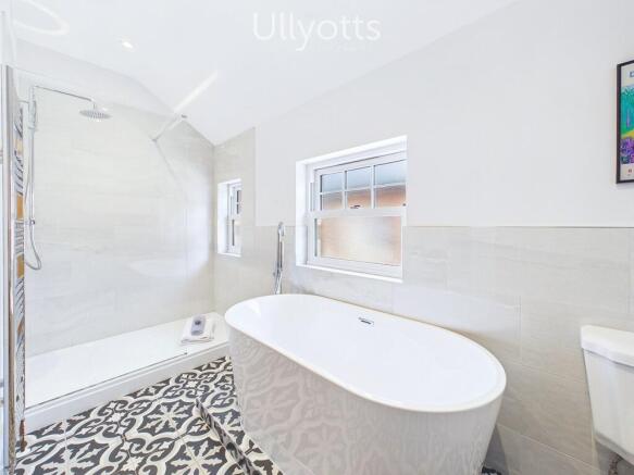 3 bed Semi-Detached to rent Image 12