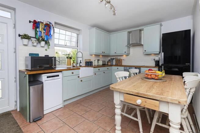 Bramleys Estate Agents - Warburton - Emley (19).jp