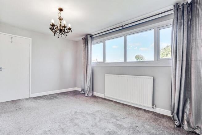 3 bed Semi-Detached for sale Image 8