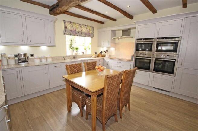 KITCHEN/DINING ROOM