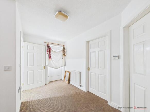 5 bed Detached for sale Image 8
