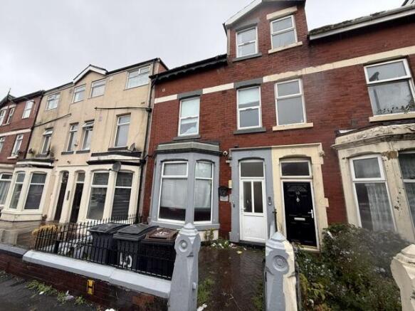Studio flat on 40 Westmorland Avenue, Blackpool, Lancashire FY1 5PG, £100,000