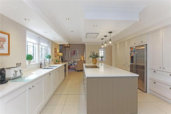 6 bed Detached for sale Image 5