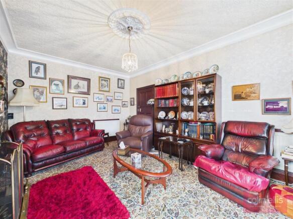 6 bed Semi-Detached for sale Image 4