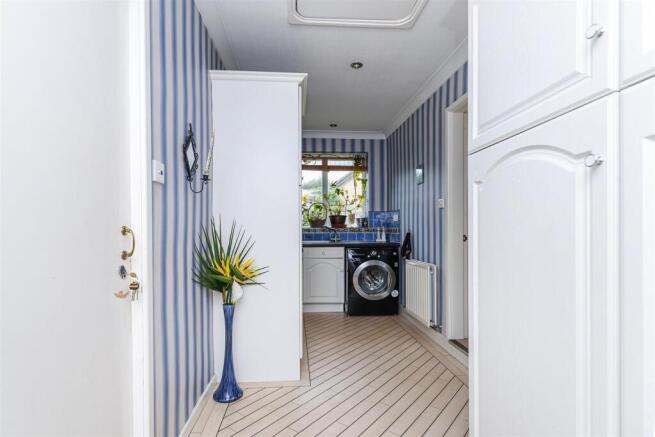 5 bed Detached for sale Image 11