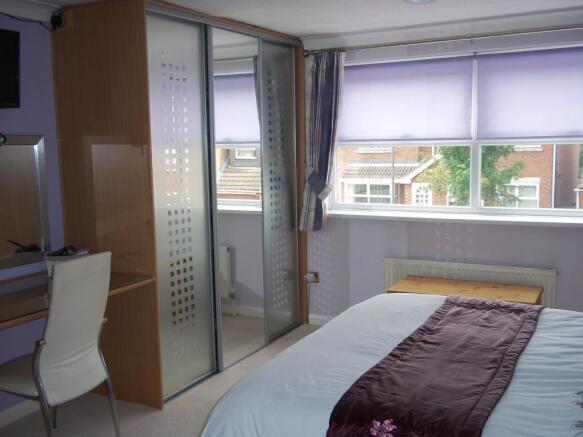 BEDROOM 2