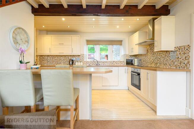 5 bed Semi-Detached for sale Image 5
