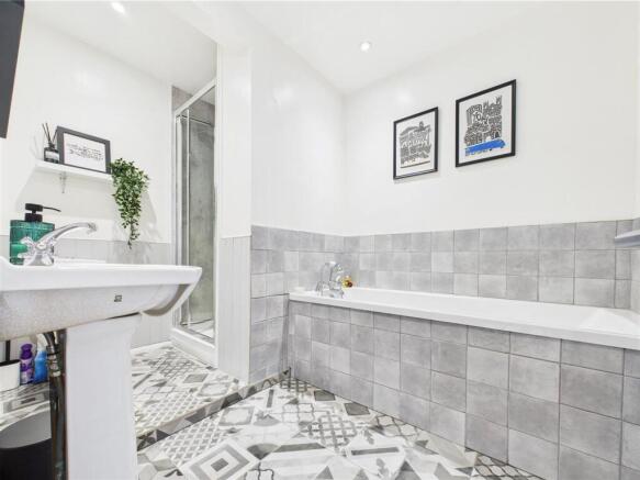 FOUR PIECE BATHROOM SUITE