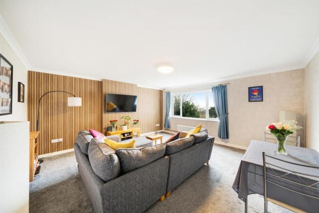 Lounge 1.jpg
