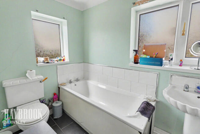 3 bed Semi-Detached for sale Image 12