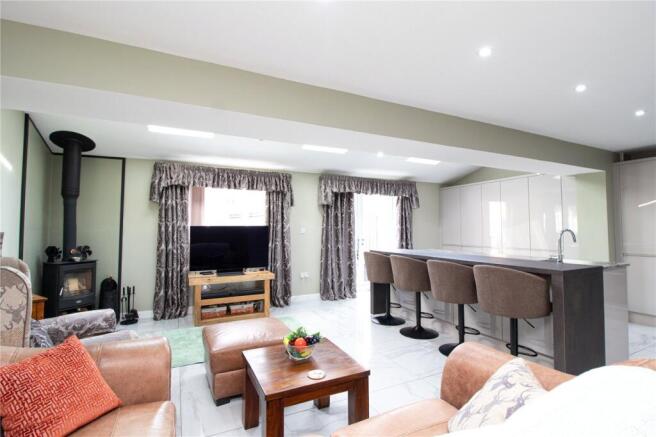4 bed Detached for sale Image 6