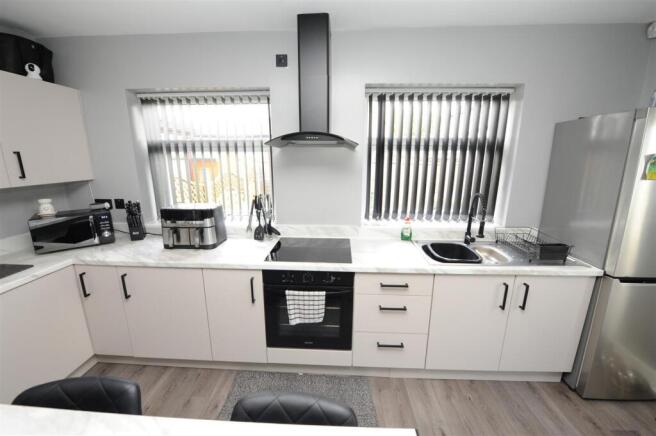 3 bed Semi-Detached for sale Image 7