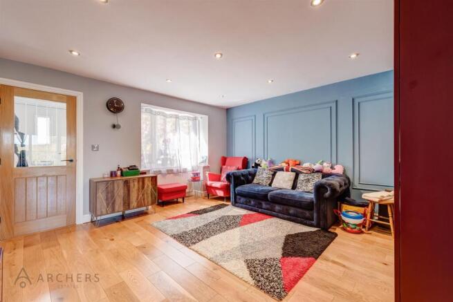 4 bed Detached for sale Image 8