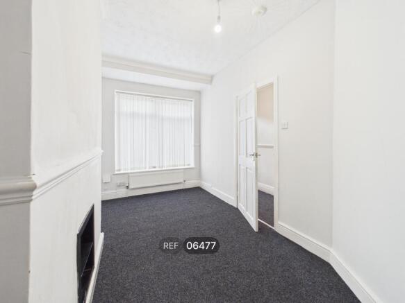 3 bed Terraced to rent Image 2