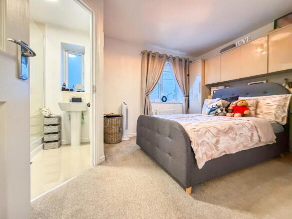 3 bed Semi-Detached for sale Image 10