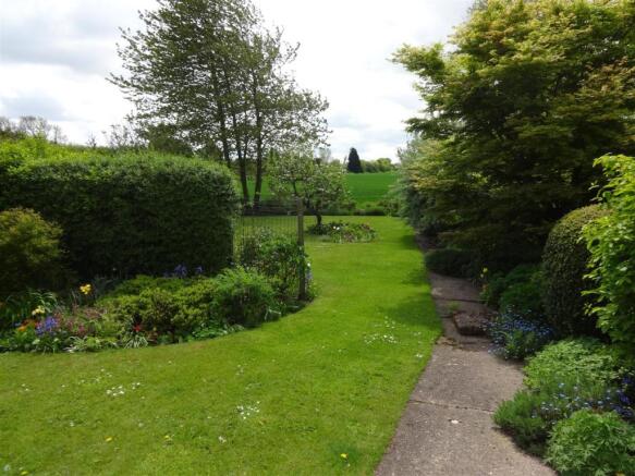 Rear Gardens Pic 4