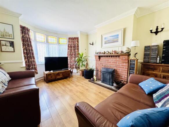 SITTING ROOM: