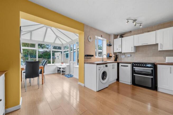 Kitchen-Diner to Conservatory.jpg