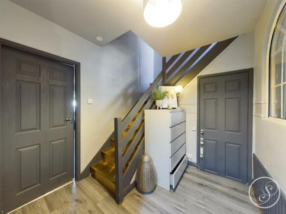 4 bed Semi-Detached Bungalow for sale Image 10