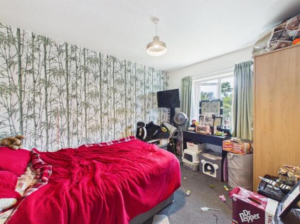 4 bed Detached for sale Image 8