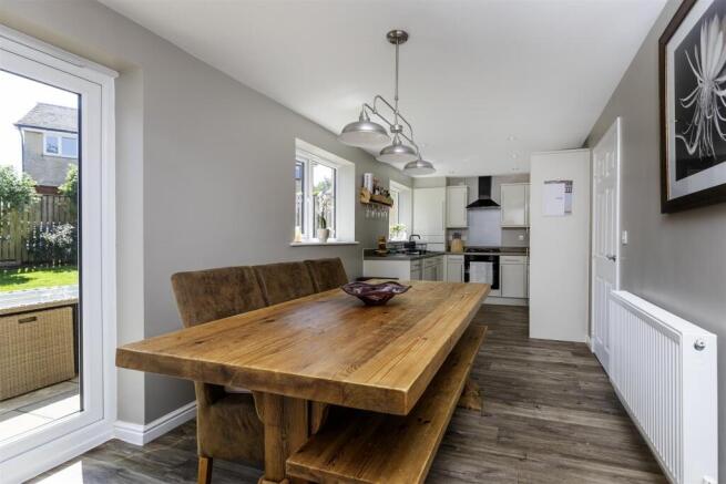 4 bed Detached for sale Image 9