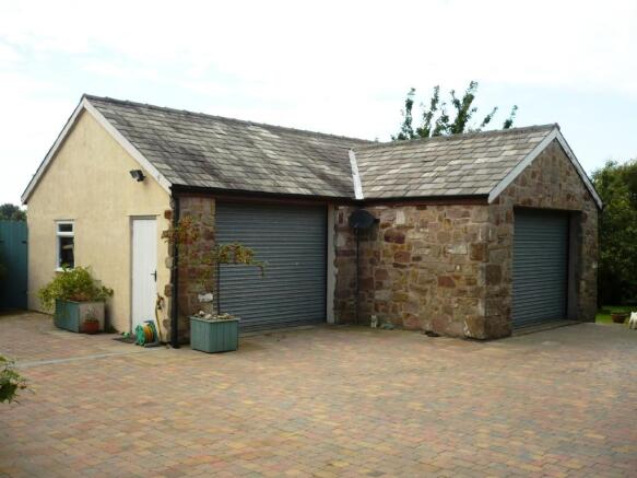Garage/Workshop