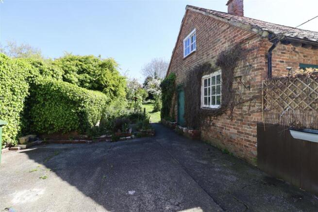 2 bed Terraced for sale Image 10