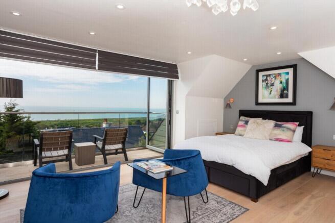 Principal bedroom