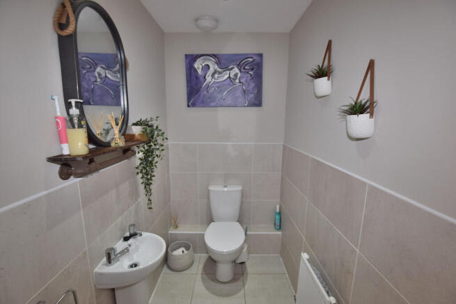 4 bed Detached for sale Image 8