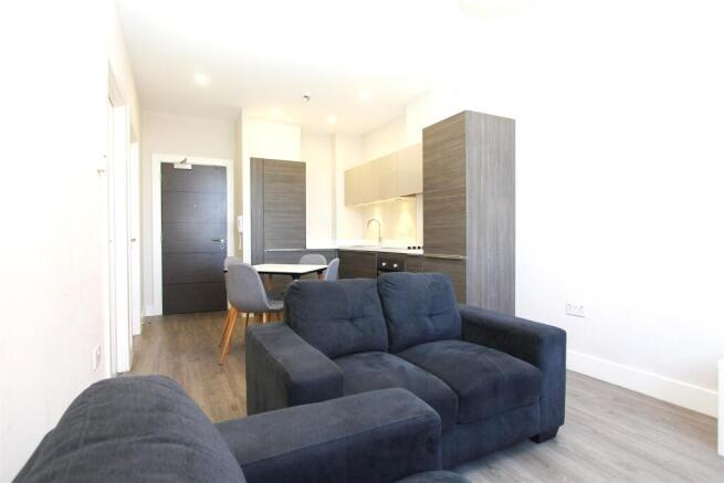 1 bed Flat to rent Image 3
