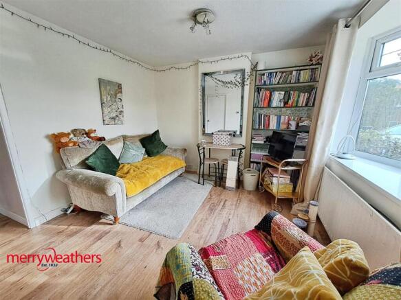 2 bed Flat for sale Image 5