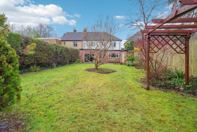 Sandy Lodge Way, Northwood photo 4