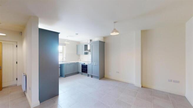 4 bed Semi-Detached to rent Image 6
