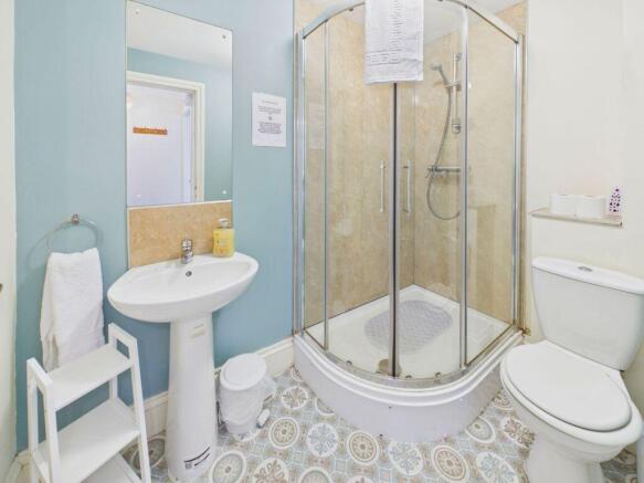 2 bed Apartment for sale Image 8