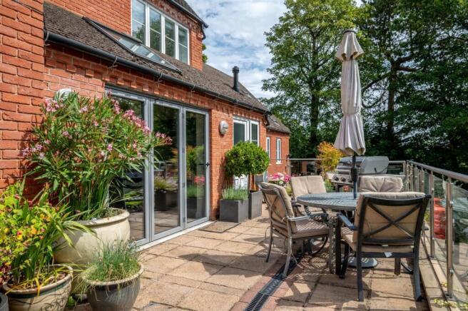 7 bed Detached for sale Image 3